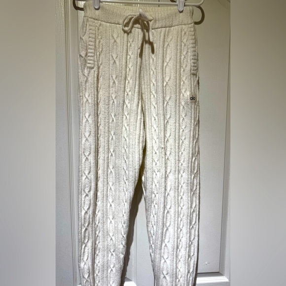 ALO Yoga cable knit winter bliss pant ivory jogger knit sweatpants ✨ - Picture 3 of 7